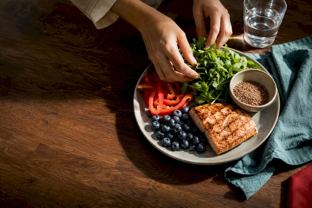 Salmon and antioxidant foods for gum health